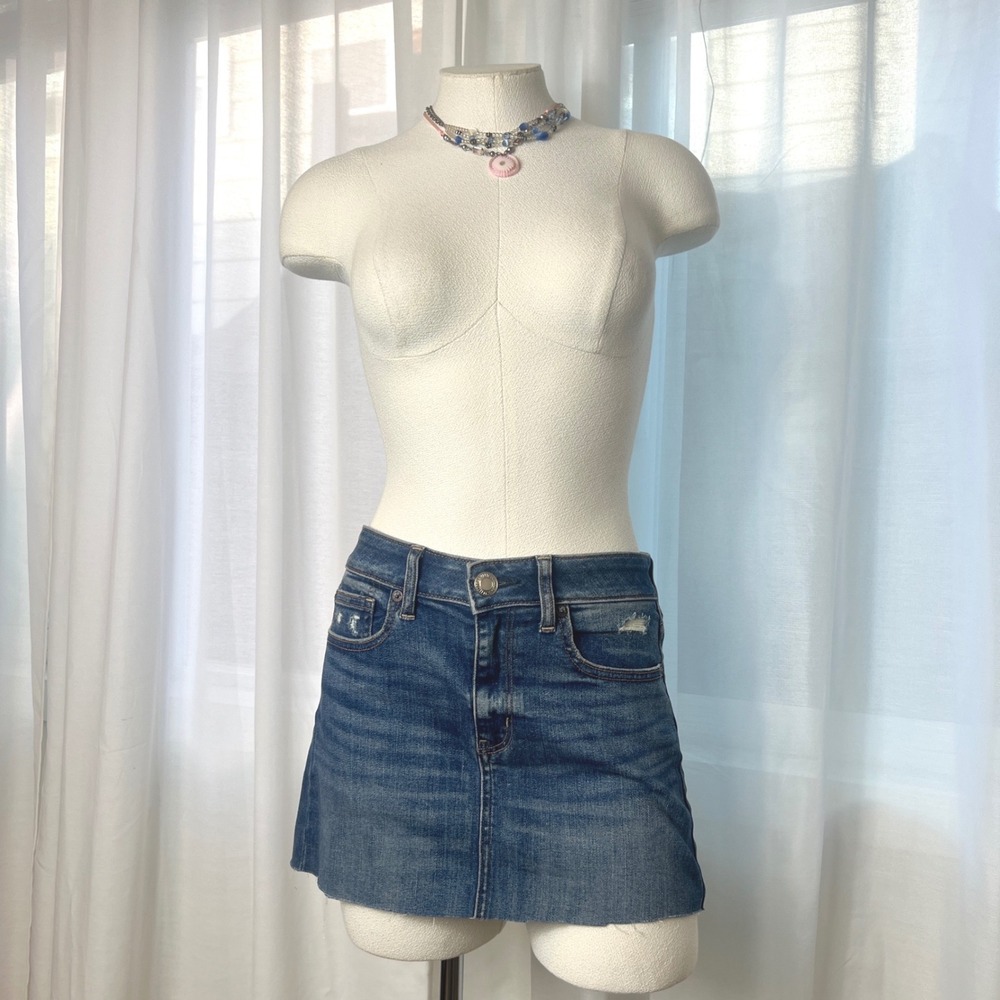 American Eagle Super Stretch Denim Mini Skirt 4 Medium Wash Raw Hem Y2K Grunge